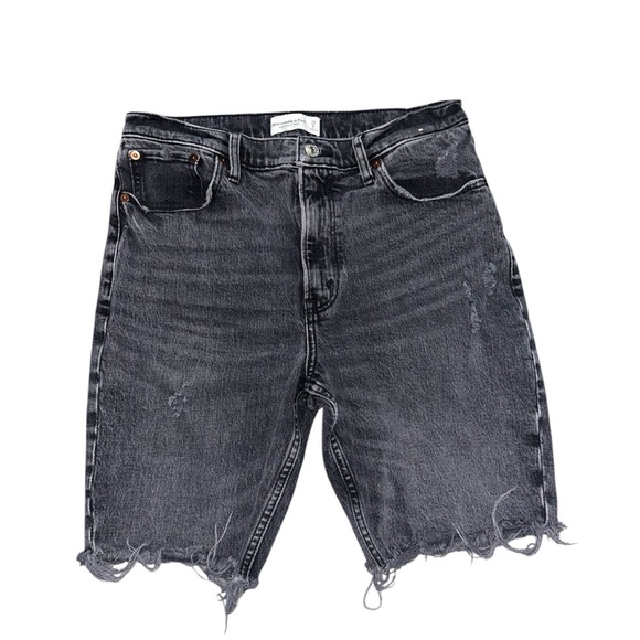 Abercrombie & Fitch High Rise 9” Bermuda Shorts Distressed Size 28 - Picture 1 of 9